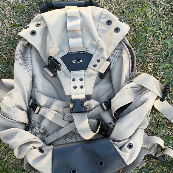 RARE HARD TO FIND Vintage Oakley Icon Backpack 2.0